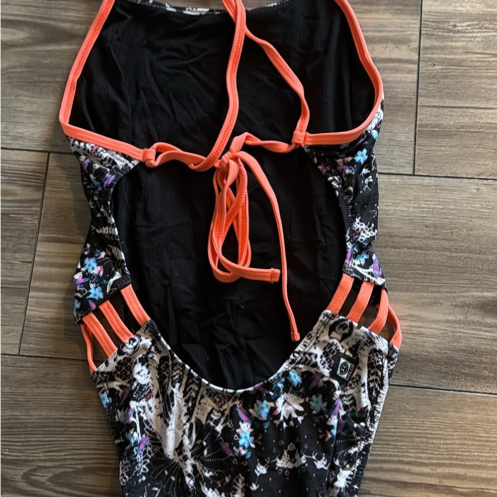 Jolyn swim suit - Picture 2 of 3